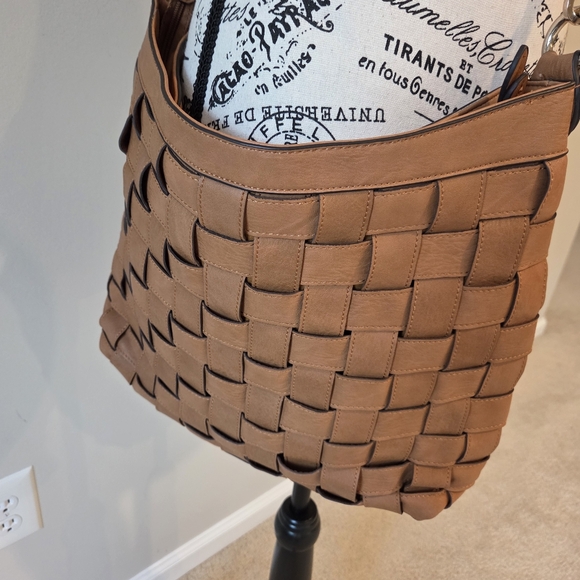 Sondra Roberts Woven/Basket Weave Classic Tan/Brown Shoulder Bag, Large - Picture 7 of 7